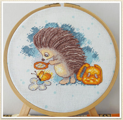 Artmishka - Hedgehog Traveller